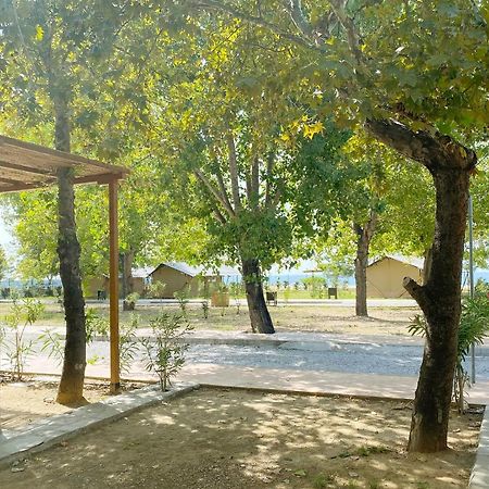 Mareleon Camping Ofrínion Dış mekan fotoğraf
